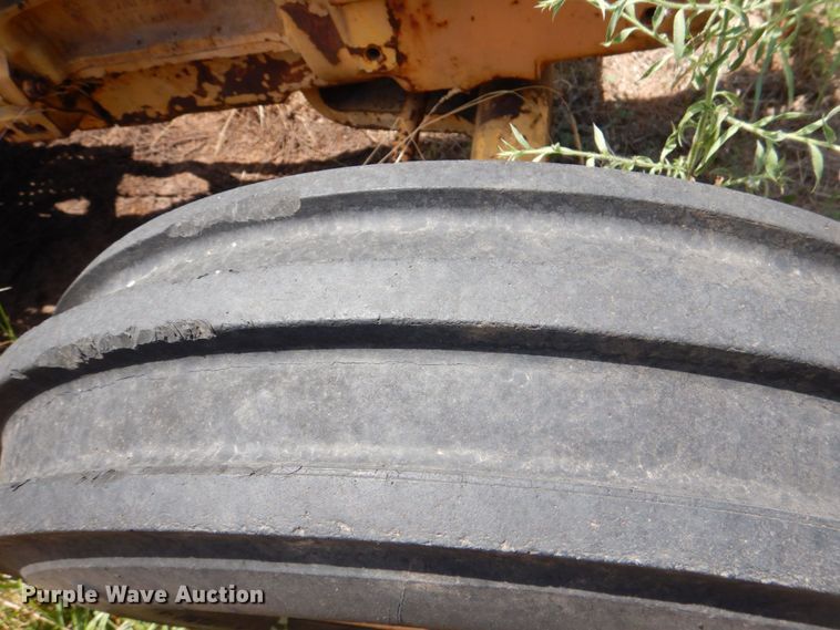 image for item KJ9810 Ford 4400  tractor