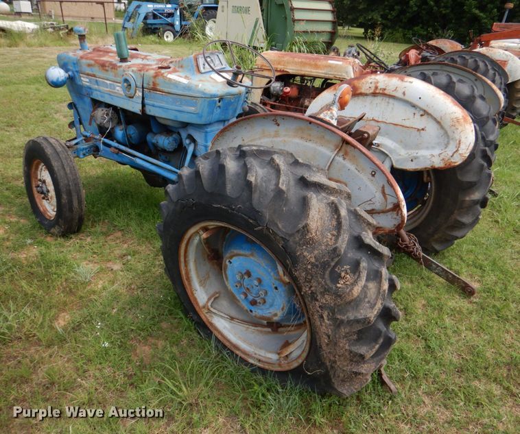 image for item KJ9829 Ford  tractor