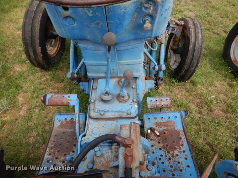 image for item KJ9829 Ford  tractor