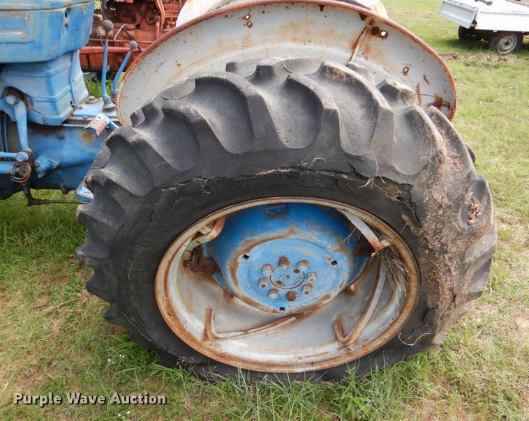 image for item KJ9829 Ford  tractor