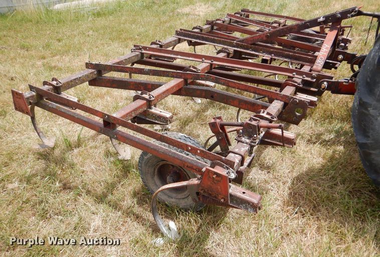 image for item LP9413 International Vibra Shank  field cultivator