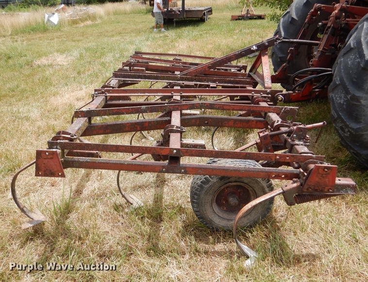 image for item LP9413 International Vibra Shank  field cultivator