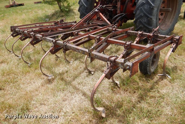 image for item LP9413 International Vibra Shank  field cultivator