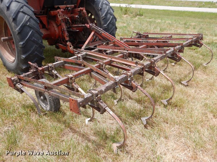 image for item LP9413 International Vibra Shank  field cultivator