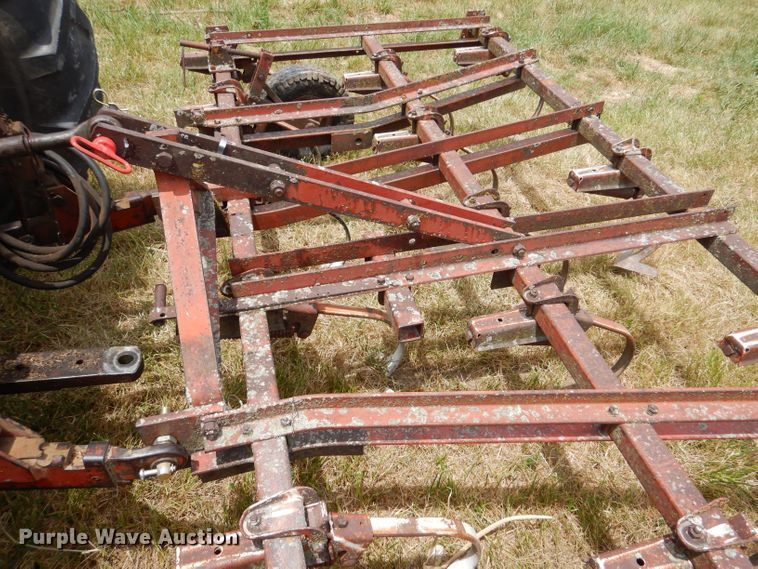 image for item LP9413 International Vibra Shank  field cultivator