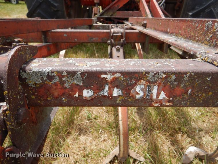 image for item LP9413 International Vibra Shank  field cultivator