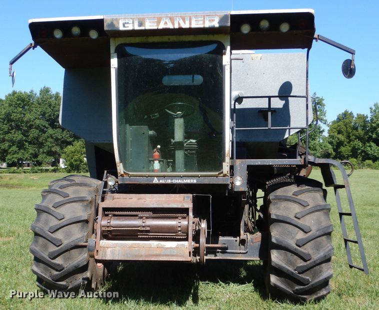 image for item LP9424 1980 Gleaner N6  combine