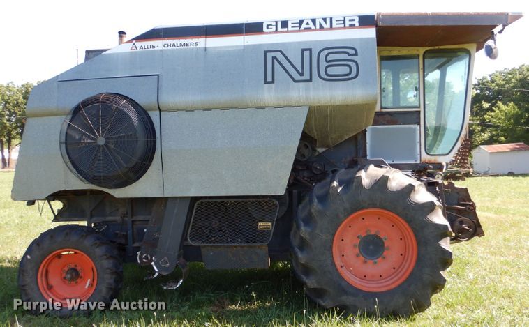 image for item LP9424 1980 Gleaner N6  combine