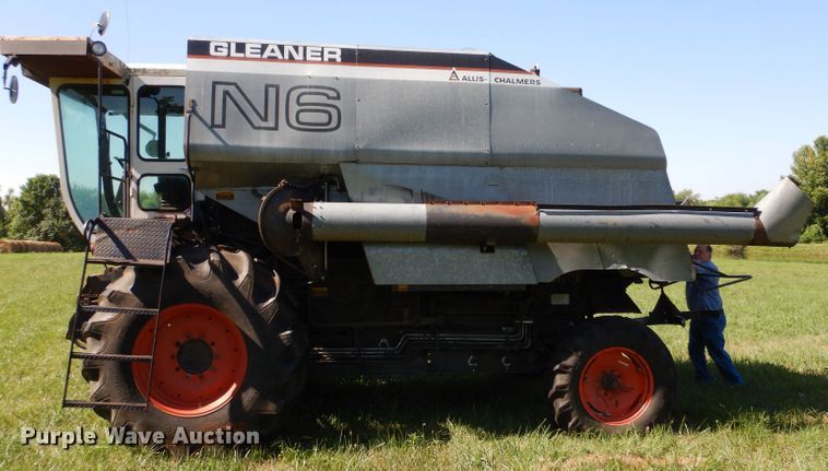 image for item LP9424 1980 Gleaner N6  combine
