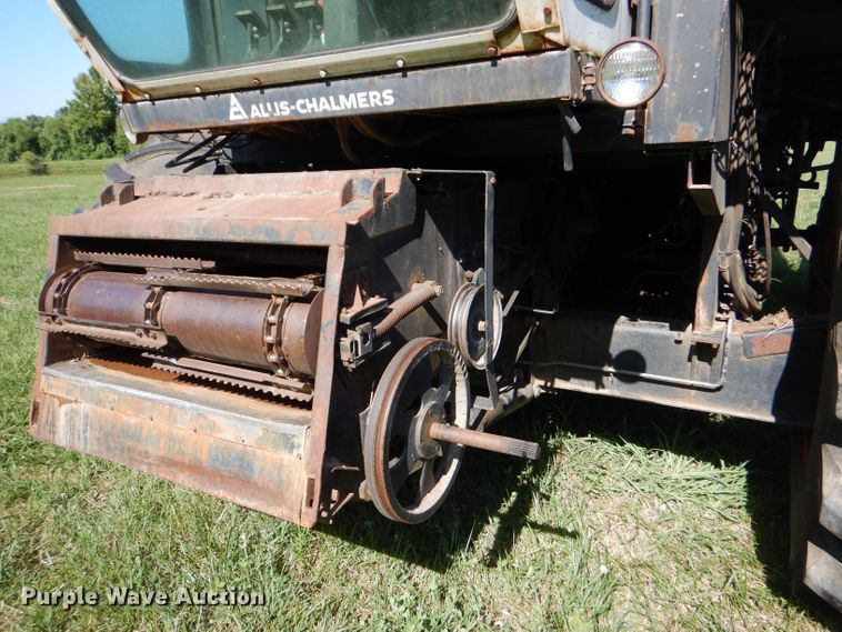 image for item LP9424 1980 Gleaner N6  combine