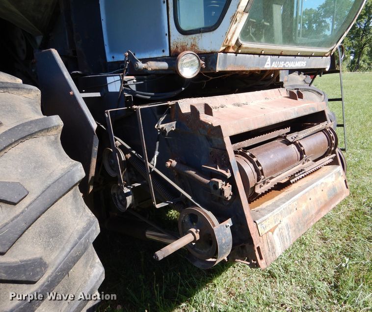image for item LP9424 1980 Gleaner N6  combine
