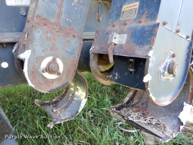 image for item LP9424 1980 Gleaner N6  combine