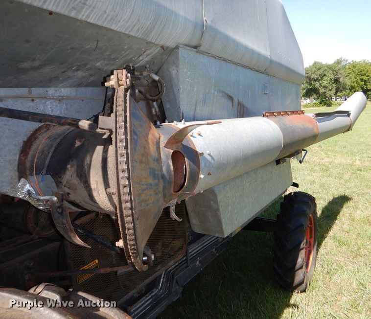 image for item LP9424 1980 Gleaner N6  combine