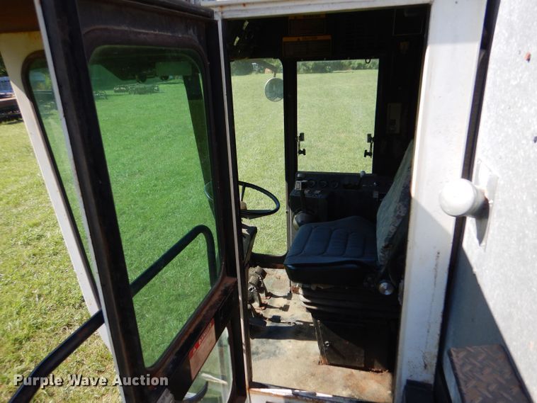 image for item LP9424 1980 Gleaner N6  combine