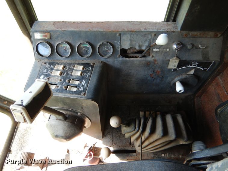 image for item LP9424 1980 Gleaner N6  combine