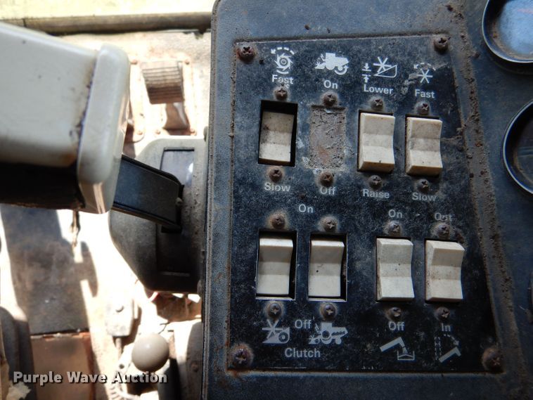 image for item LP9424 1980 Gleaner N6  combine