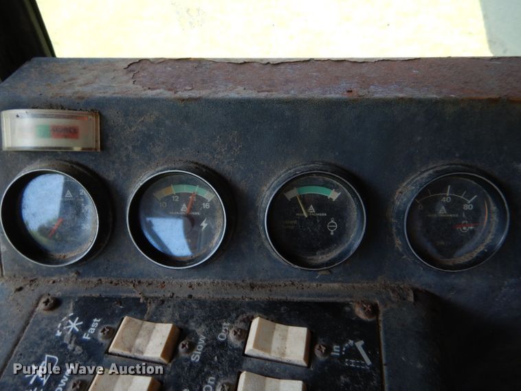 image for item LP9424 1980 Gleaner N6  combine