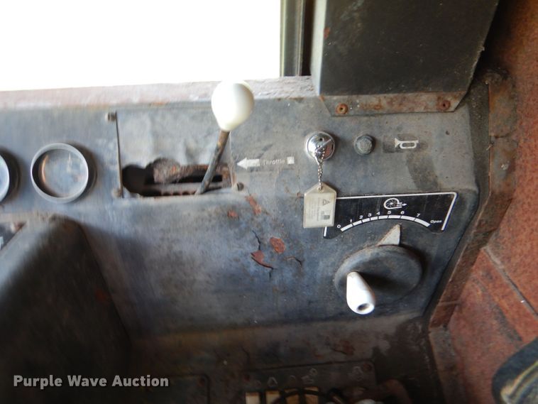 image for item LP9424 1980 Gleaner N6  combine