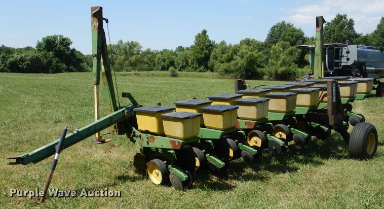 image for item LP9425 John Deere P7000  planter