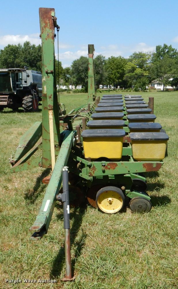 image for item LP9425 John Deere P7000  planter