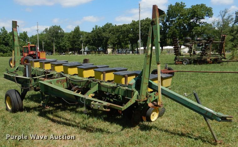 image for item LP9425 John Deere P7000  planter