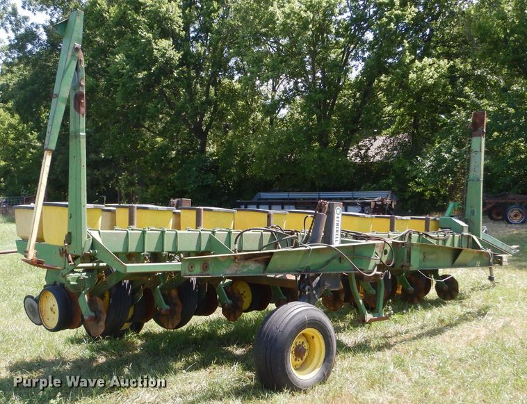 image for item LP9425 John Deere P7000  planter