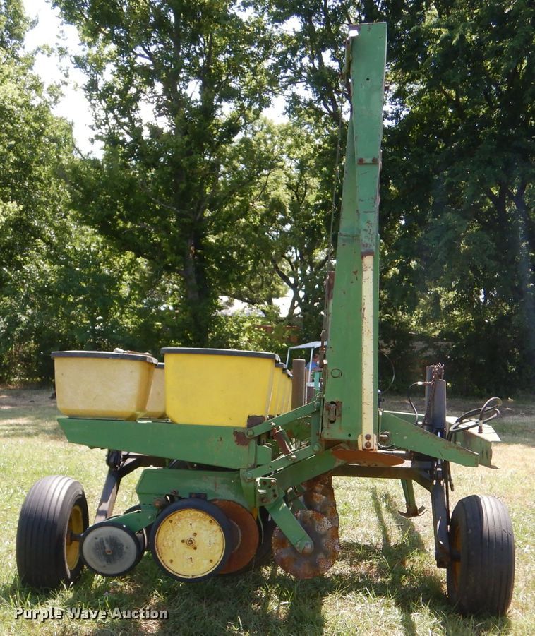 image for item LP9425 John Deere P7000  planter