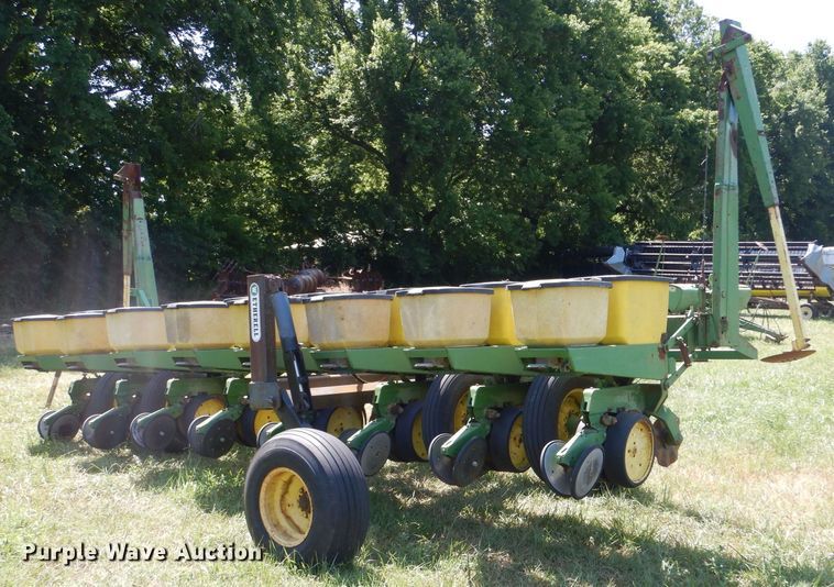 image for item LP9425 John Deere P7000  planter