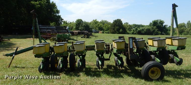 image for item LP9425 John Deere P7000  planter