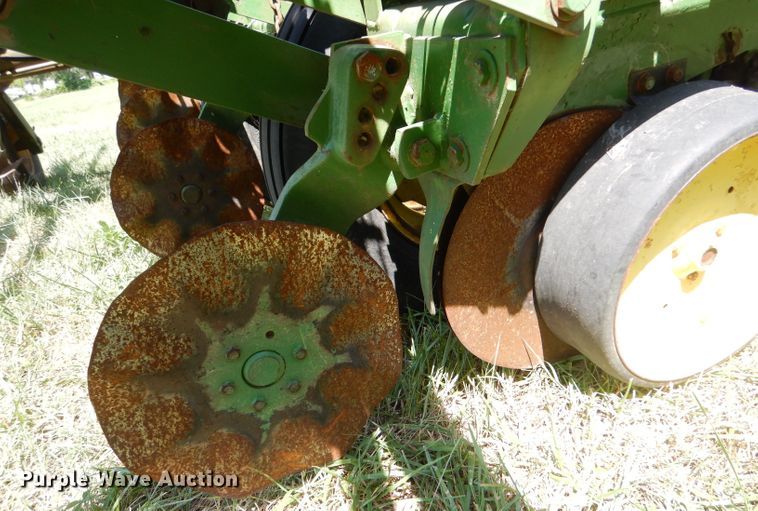 image for item LP9425 John Deere P7000  planter