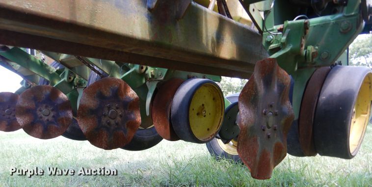 image for item LP9425 John Deere P7000  planter