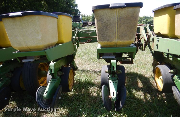 image for item LP9425 John Deere P7000  planter