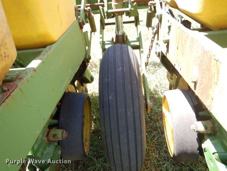 image for item LP9425 John Deere P7000  planter