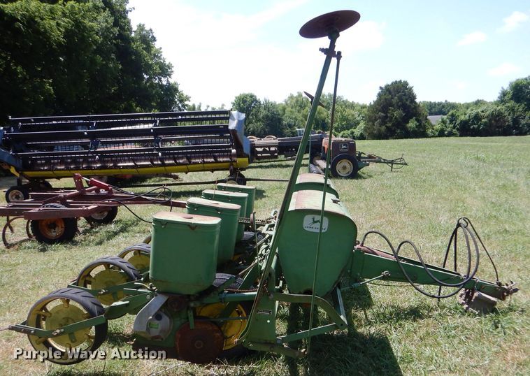 image for item LP9426 John Deere P1240  planter