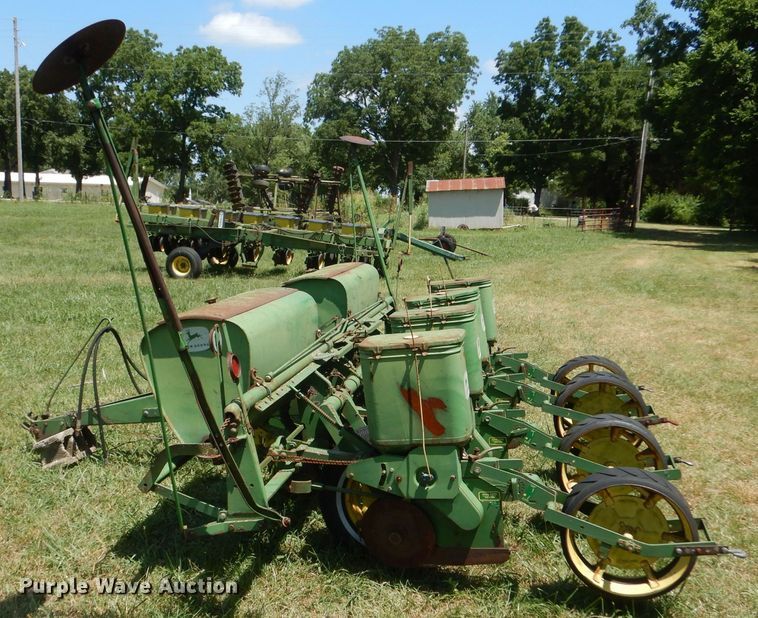 image for item LP9426 John Deere P1240  planter