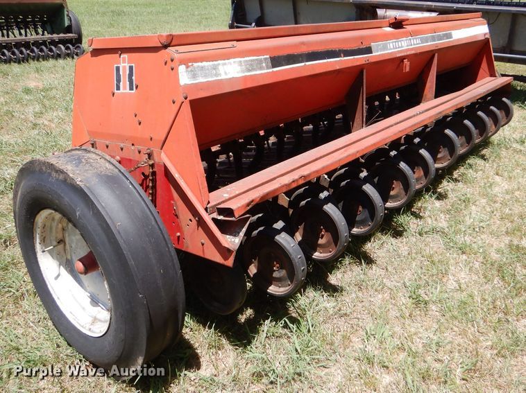 image for item LP9430 International 5100 Soybean Special  grain drill