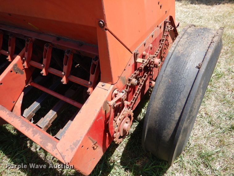 image for item LP9430 International 5100 Soybean Special  grain drill