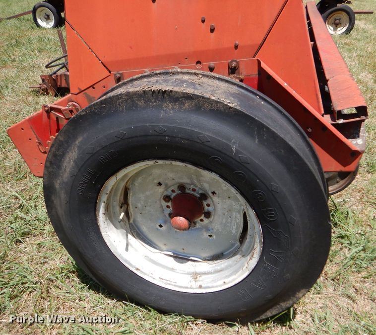 image for item LP9430 International 5100 Soybean Special  grain drill