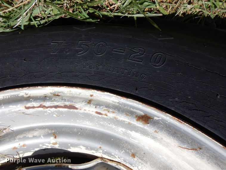 image for item LP9430 International 5100 Soybean Special  grain drill