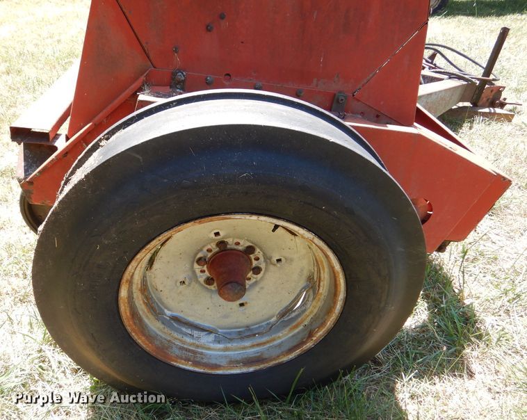 image for item LP9430 International 5100 Soybean Special  grain drill