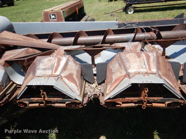 image for item LP9431 Allis Chalmers 830N  corn head