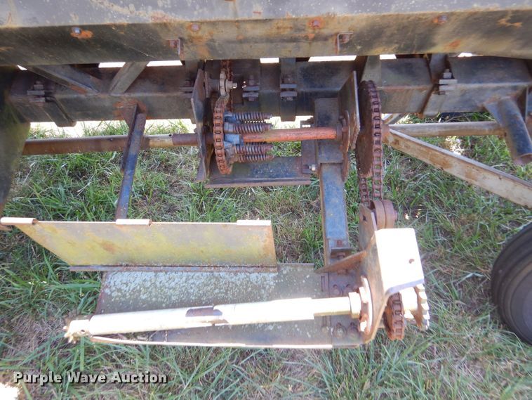 image for item LP9431 Allis Chalmers 830N  corn head