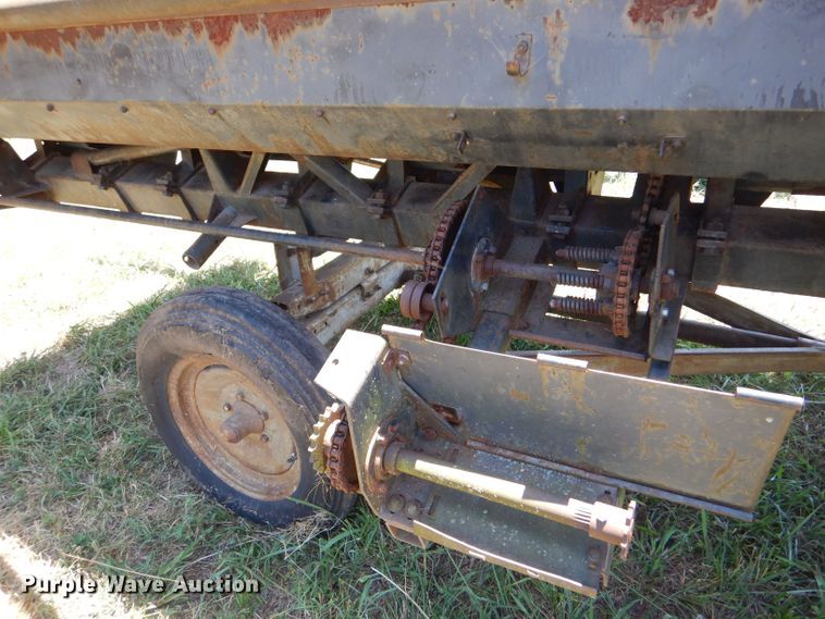 image for item LP9431 Allis Chalmers 830N  corn head