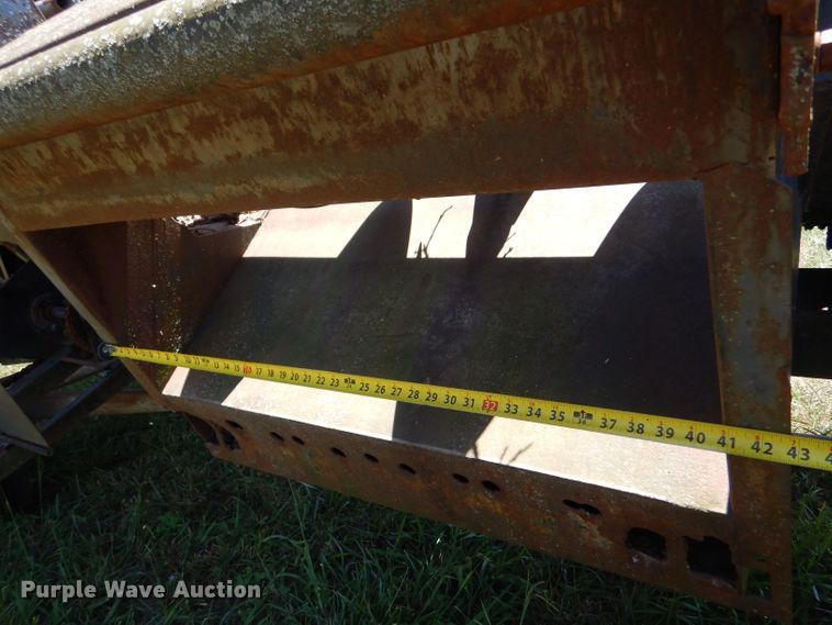 image for item LP9431 Allis Chalmers 830N  corn head