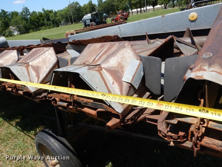 image for item LP9431 Allis Chalmers 830N  corn head