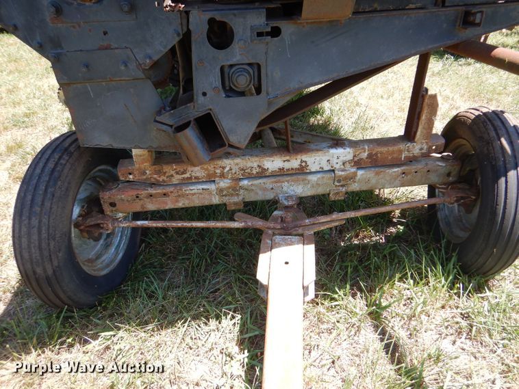 image for item LP9431 Allis Chalmers 830N  corn head