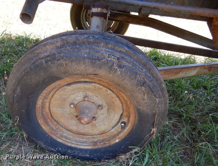 image for item LP9431 Allis Chalmers 830N  corn head