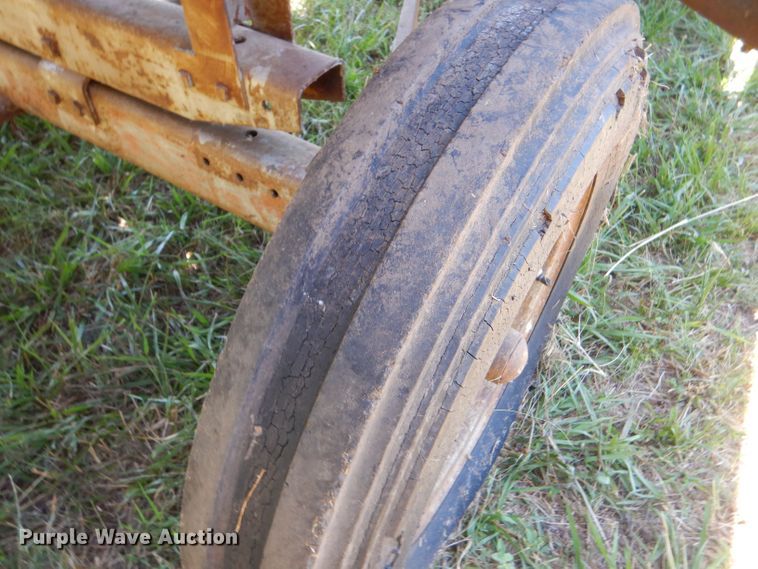 image for item LP9431 Allis Chalmers 830N  corn head