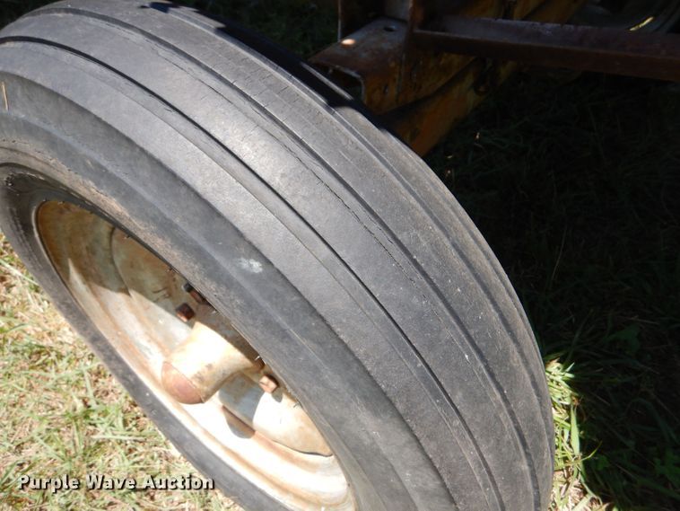 image for item LP9431 Allis Chalmers 830N  corn head