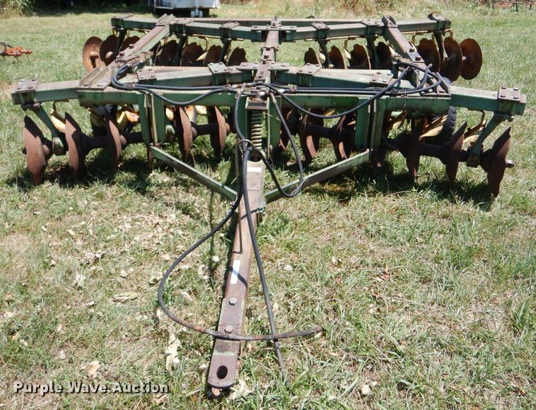 image for item LP9433 John Deere  tandem disk